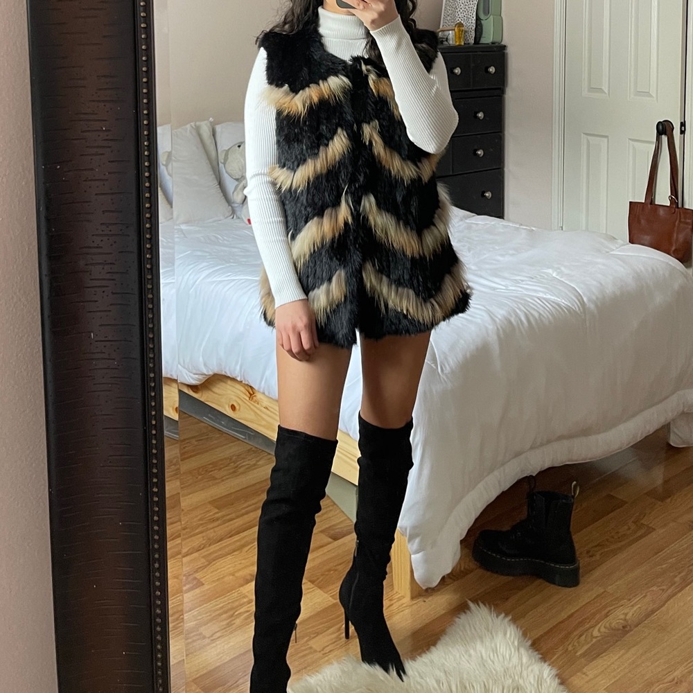 METRIC KNITS [L] FUR VEST